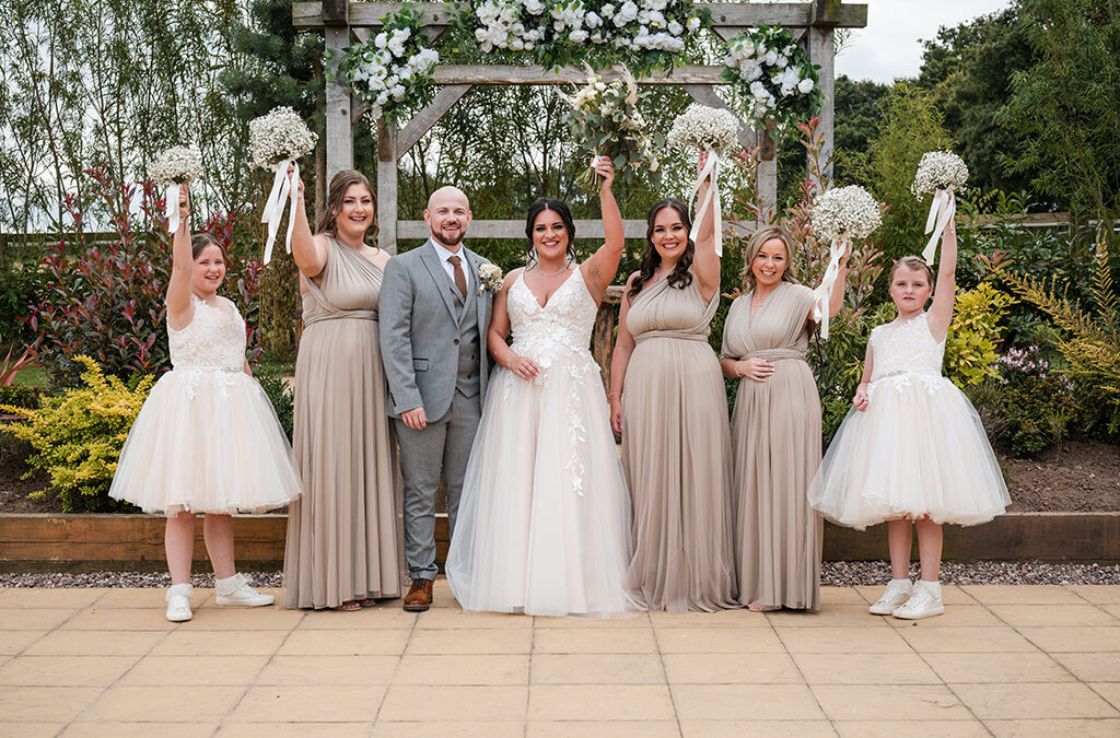 How to keep your Wedding group Photos simple, fun & stress free.